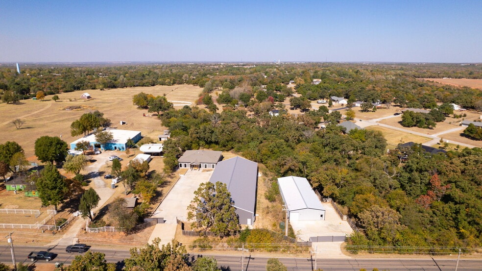 More Photos Of 3875 E Waterloo Rd, Edmond Warehouse For Lease