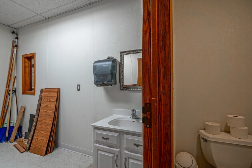 More Photos Of 3450 Gateway Dr, Grand Forks Restaurant For Lease