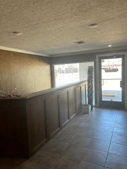 More Photos Of 1920 NW Cache Rd, Lawton Storefront Retail Office For Lease
