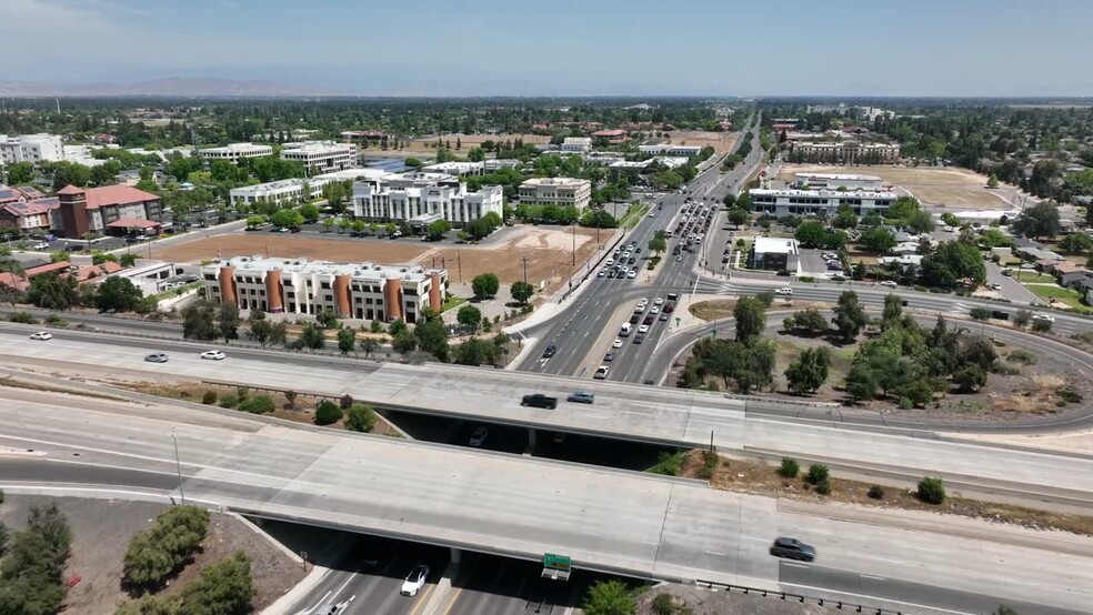 Primary Photo Of 7060 N Fresno St, Fresno Office For Lease