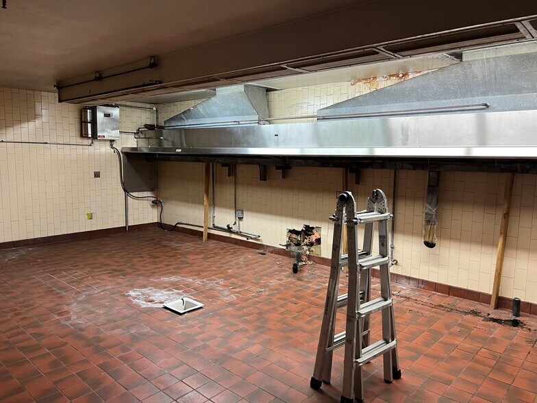 More Photos Of 2265 Cleveland Ave, Santa Rosa Freestanding For Lease