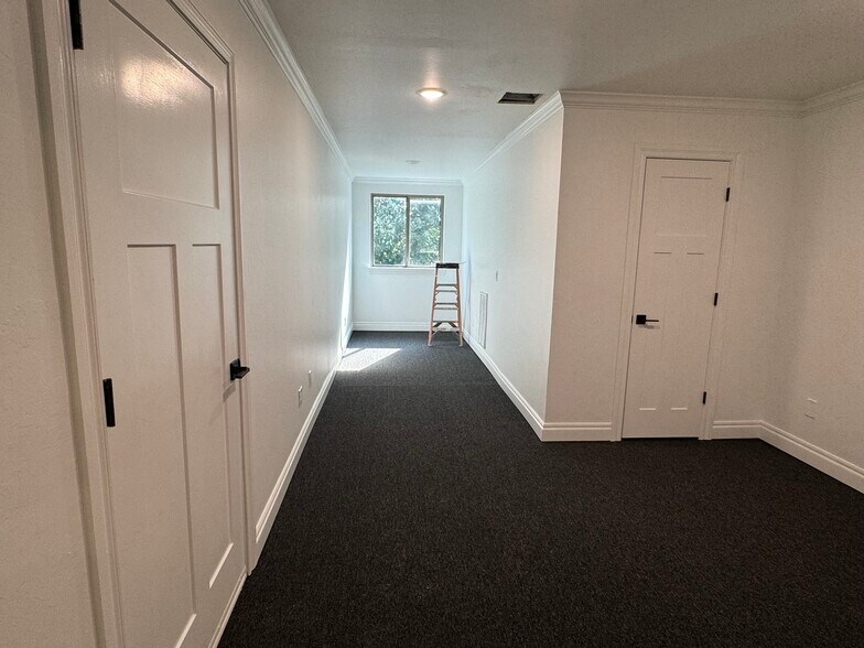 More Photos Of 817 Irish Ln, Edmond Office For Lease