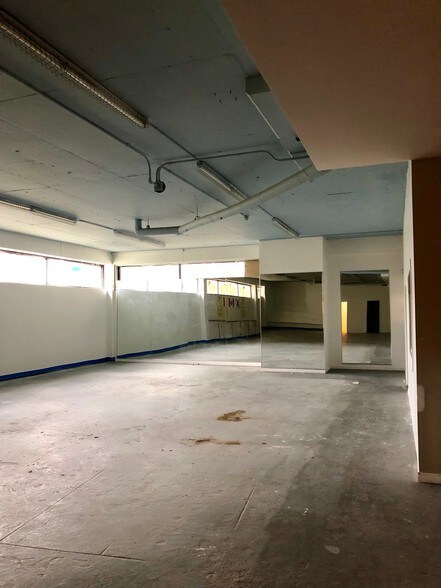 More Photos Of 1390-1400 Plains Rd E, Burlington General Retail For Lease