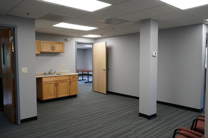 More Photos Of 100 Treble Cove Rd, Billerica Medical For Lease