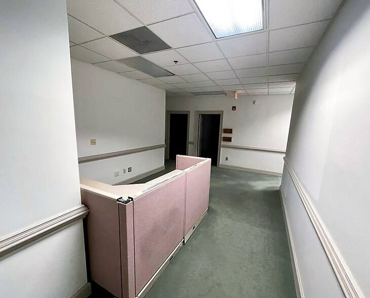 More Photos Of 1514 Holland Rd, Suffolk Office Residential For Lease