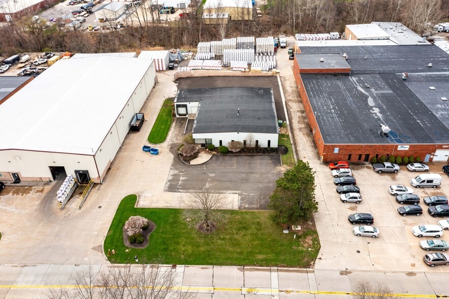 More Photos Of 9941 York Theta Dr, North Royalton Service For Lease