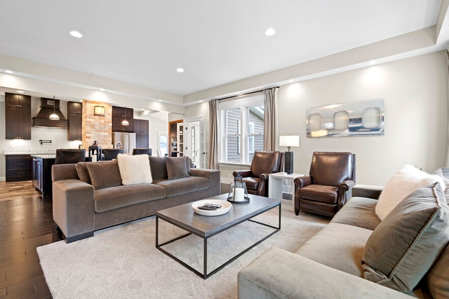 More Photos Of 612 N Lakeshore Dr, Ludington Hotel For Sale