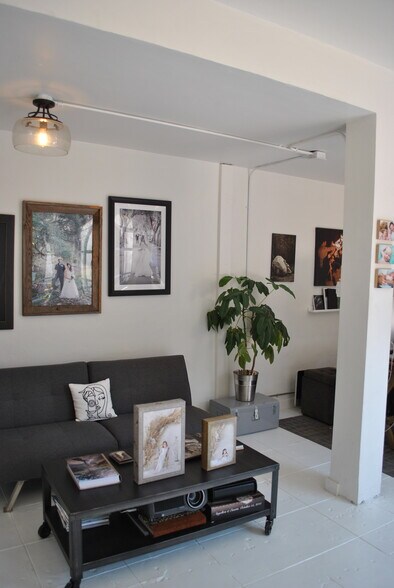 More Photos Of 451-461 E Main St, Ventura Storefront For Lease