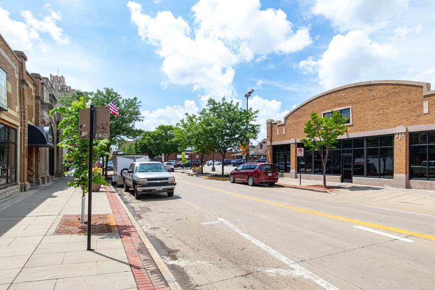 More Photos Of 578 N Main St, Oshkosh Storefront Retail Residential For Sale