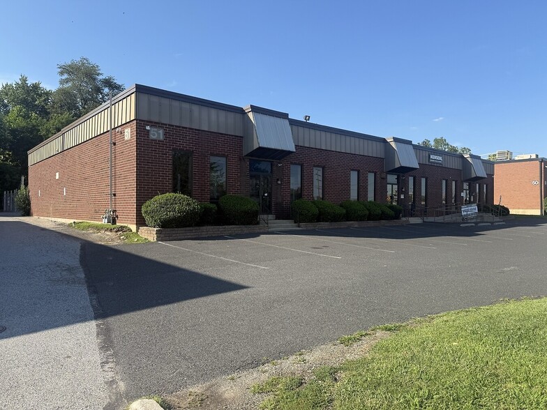 More Photos Of 1540-1544 Delmar Dr, Folcroft Light Distribution For Sale