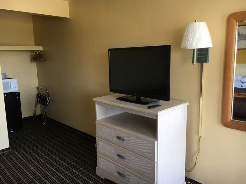 More Photos Of 3345 Latcha Rd, Millbury Hotel For Sale