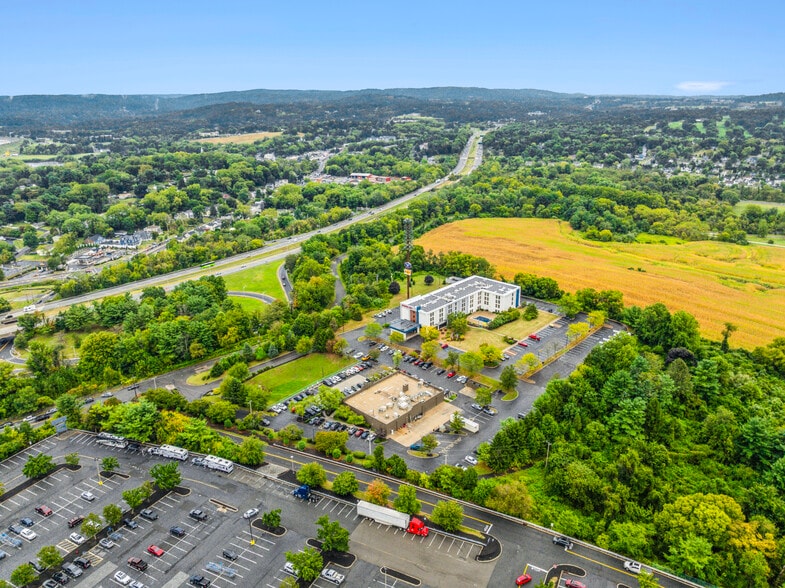 More Photos Of 14 Frontage Rd, Clinton Restaurant For Sale