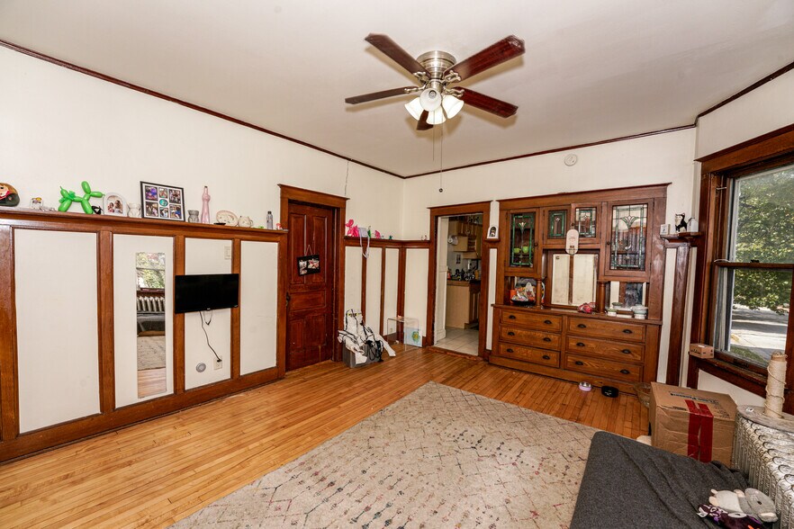 More Photos Of 1825 N Astor St, Milwaukee Apartments For Sale