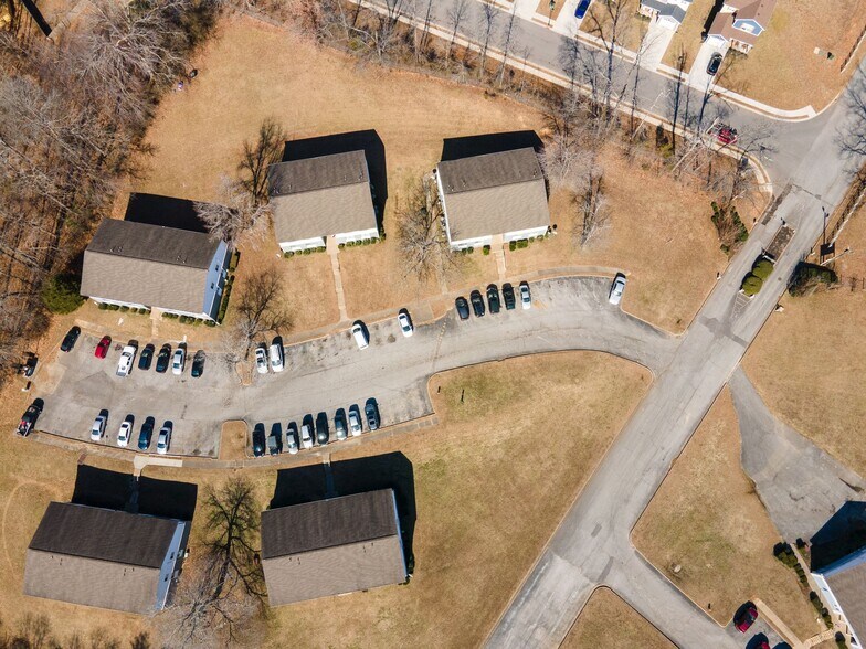 More Photos Of 1351 Avondale Dr, Clarksville Apartments For Sale