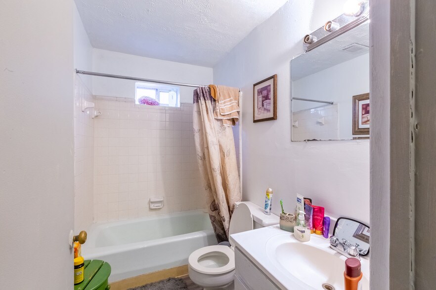 More Photos Of 417 Barton Dr, Forest Park Apartments For Sale