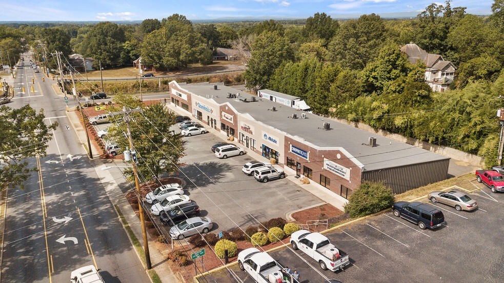 More Photos Of 110 W King St, Kings Mountain Storefront Retail Office For Lease