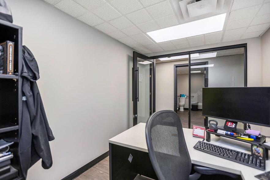 More Photos Of 808 Rhoads Ave, Columbus Warehouse For Lease