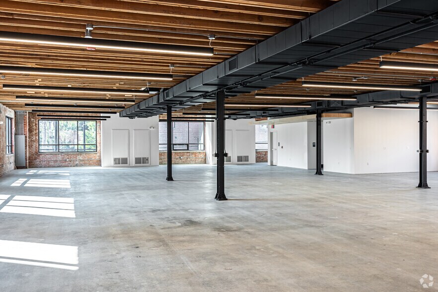More Photos Of 14 W 3rd St, Kansas City Office For Lease