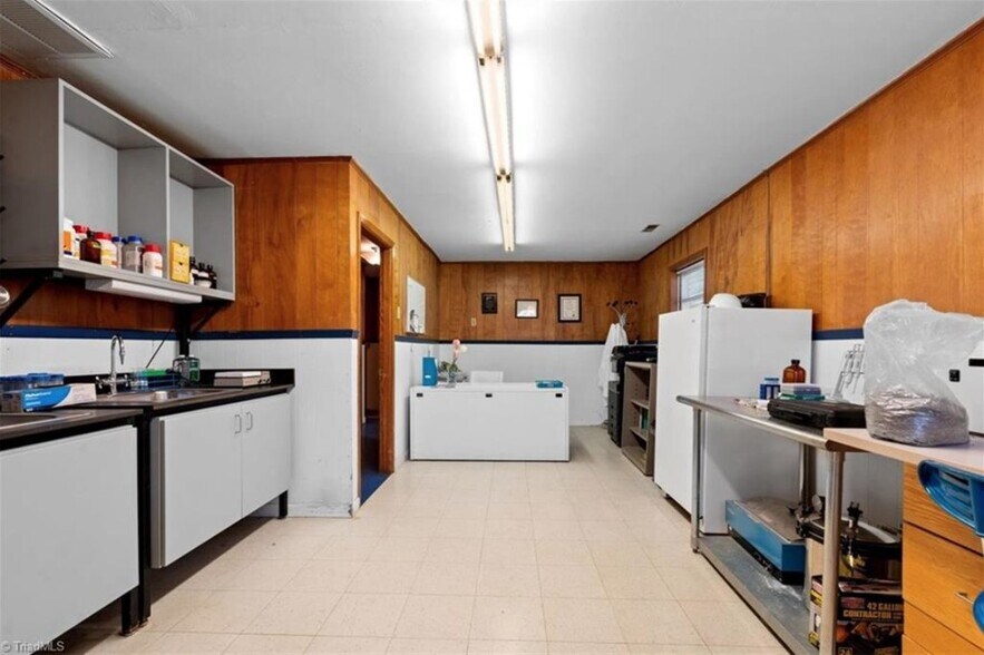 More Photos Of 1006 S Main St, Burlington Office For Sale