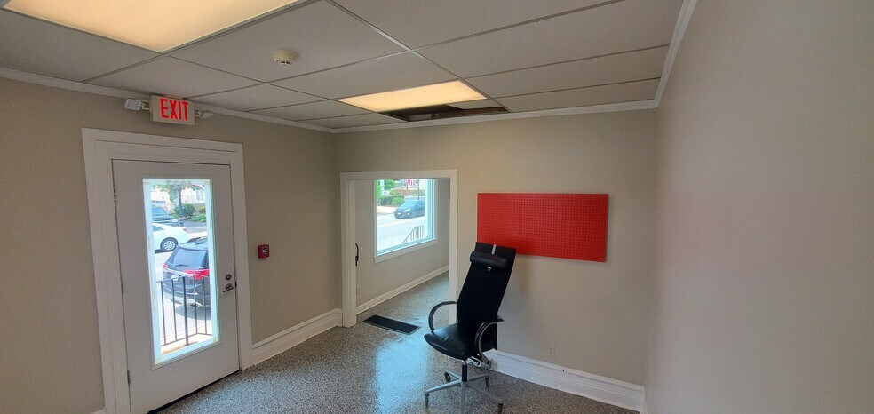 More Photos Of 4927 Main St, Downers Grove Storefront Retail Office For Lease