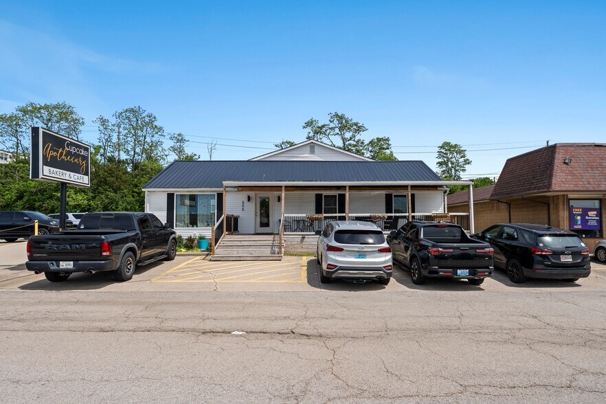 More Photos Of 808 Bypass Rd, Winchester Freestanding For Sale