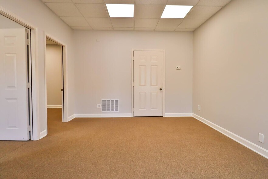 More Photos Of 4701-4731 W Midlothian Tpke, Crestwood Office For Sale
