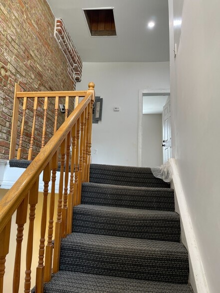 More Photos Of 406 5th St NW, Washington Office For Lease