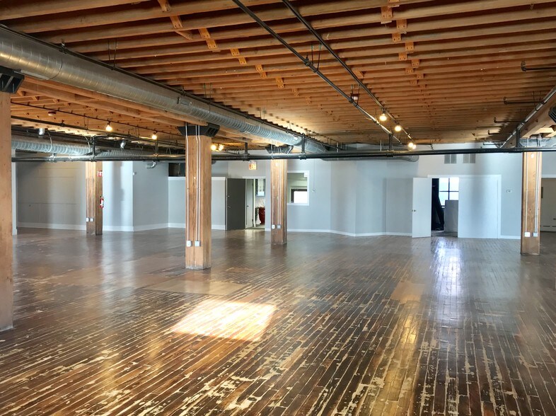 More Photos Of 1529 W Armitage Ave, Chicago Loft Creative Space For Sale