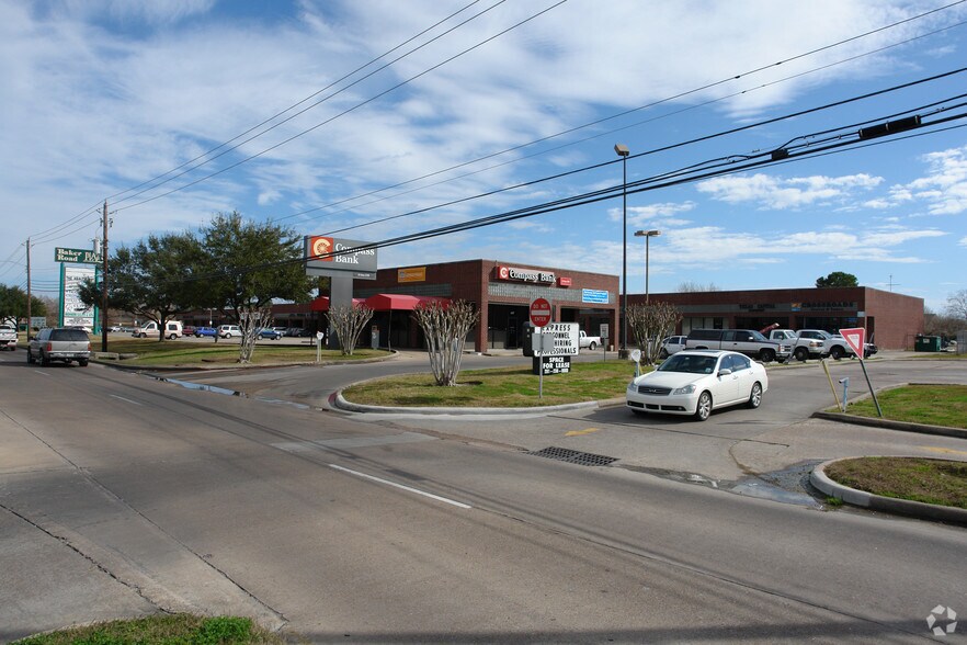 More Photos Of 407 W Baker Rd, Baytown Unknown For Lease