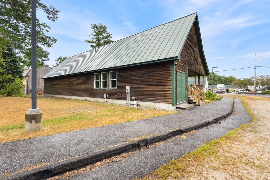 More Photos Of 204 Gray Rd, Cumberland General Retail For Sale