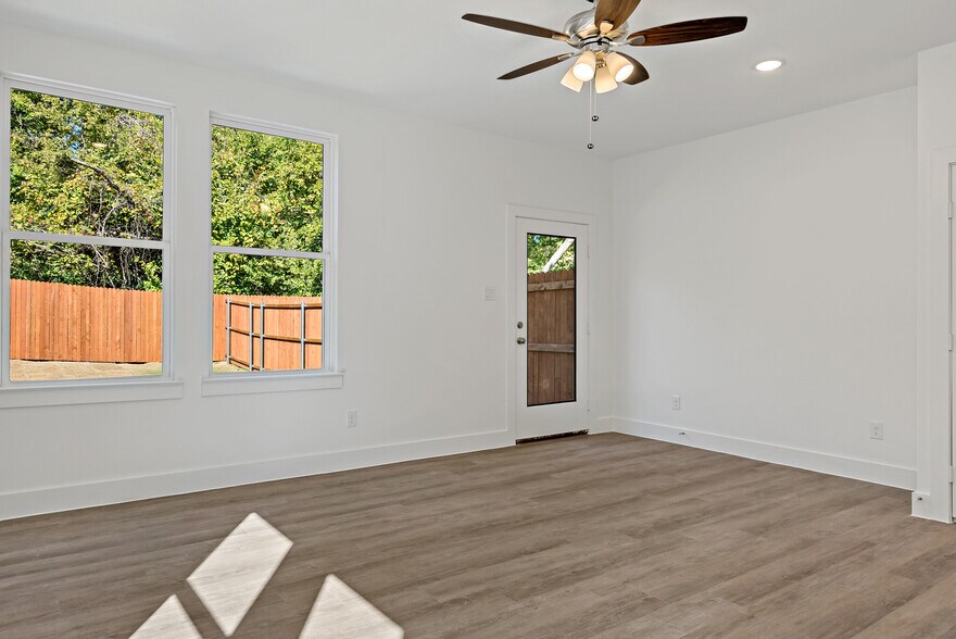 More Photos Of 400-414 E 7th St, Bonham Apartments For Sale