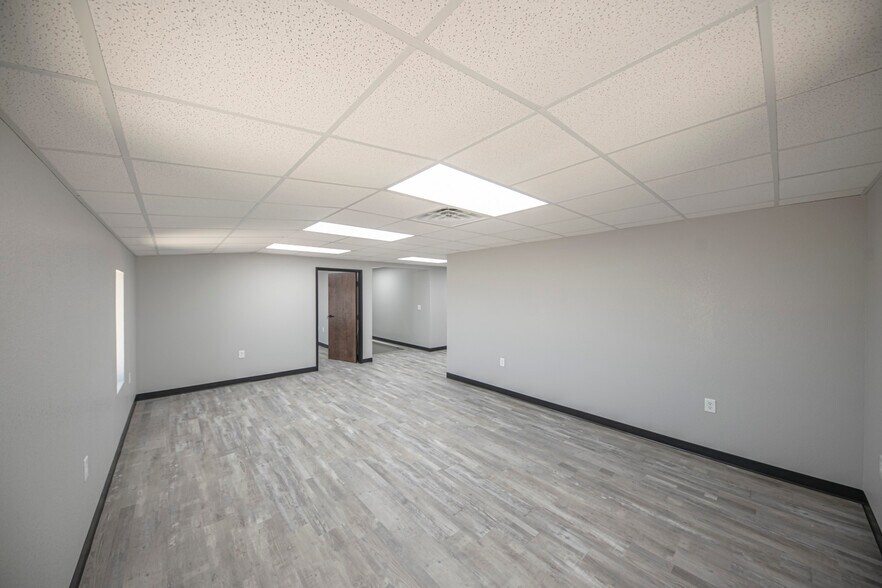 More Photos Of 16571 W Basin S, Odessa Warehouse For Sale