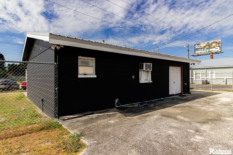 More Photos Of 1704 S Combee Rd, Lakeland Warehouse For Lease