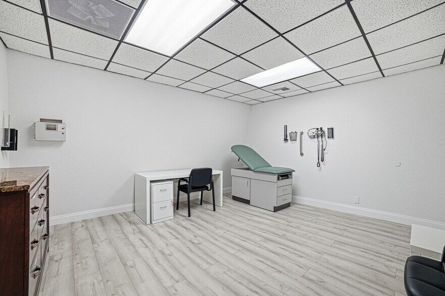 More Photos Of 2929 N University Dr, Coral Springs Medical For Sale