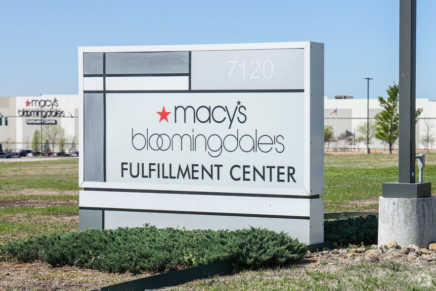 More Photos Of 7120 E 76th St N, Tulsa Distribution For Lease