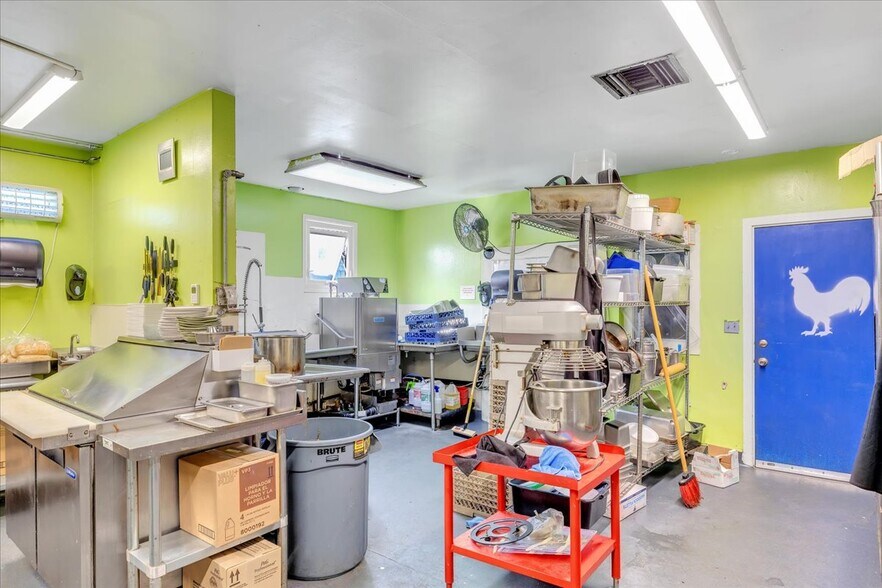 More Photos Of 18736 Main St, Groveland Hotel For Sale