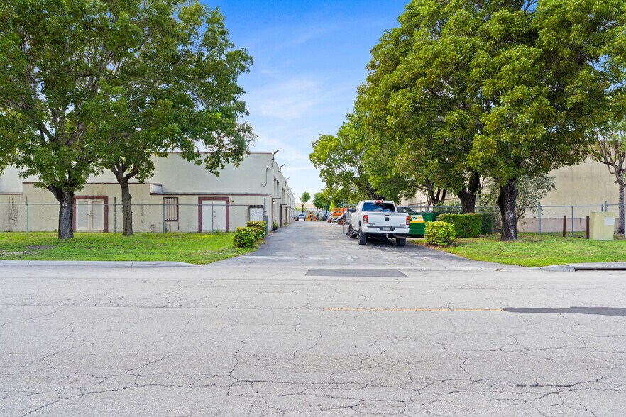 Primary Photo Of 13826-13838 SW 142nd Ave, Miami Warehouse For Sale