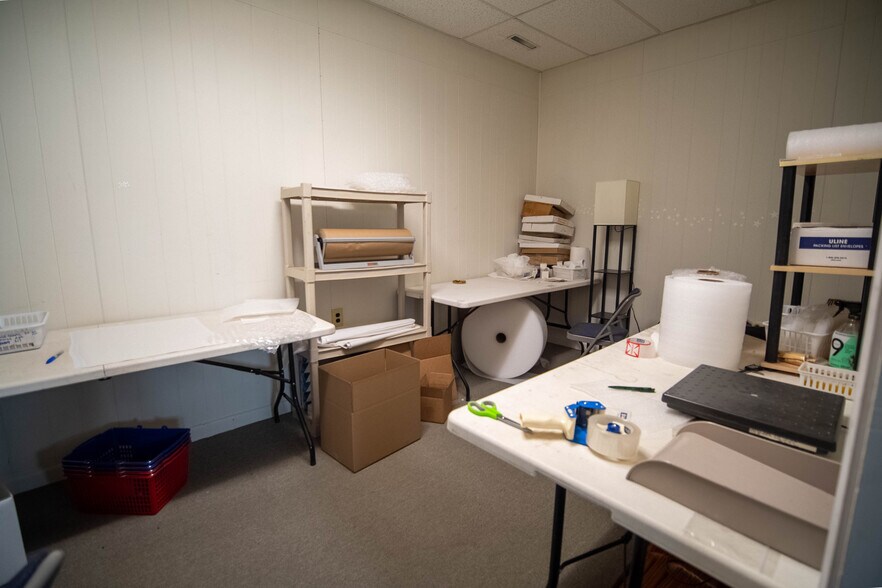 More Photos Of 300 Taugwonk Rd, Stonington Warehouse For Lease