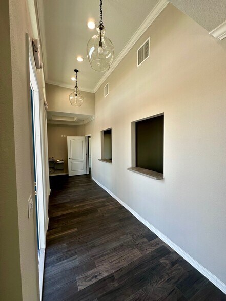 More Photos Of 10015-10017 Leather Fern Ln, Riverview Medical For Lease