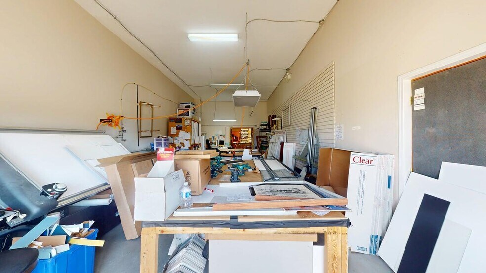 More Photos Of 800 Baker St, Cranbrook Storefront Retail Office For Sale