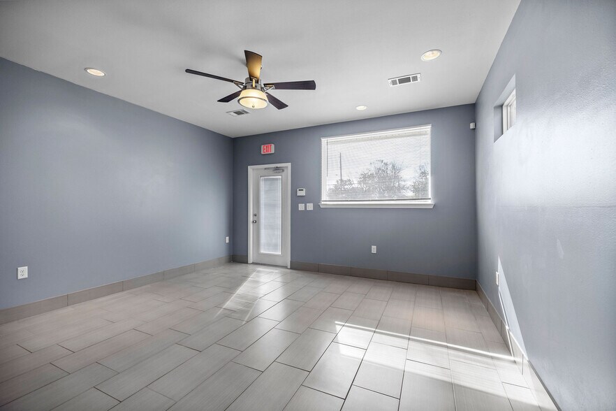 More Photos Of 276 E Pine St, Ponchatoula Office For Sale