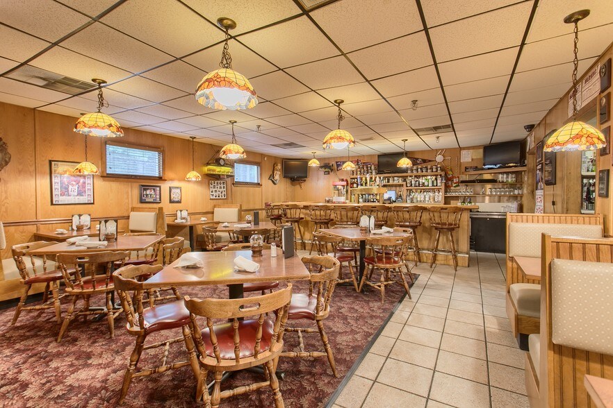 More Photos Of 96 Beach Rd, Salisbury Beach Storefront Retail Residential For Sale