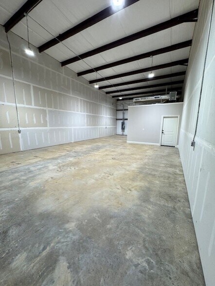 More Photos Of 4356 Roy Rd, Shreveport Flex For Lease