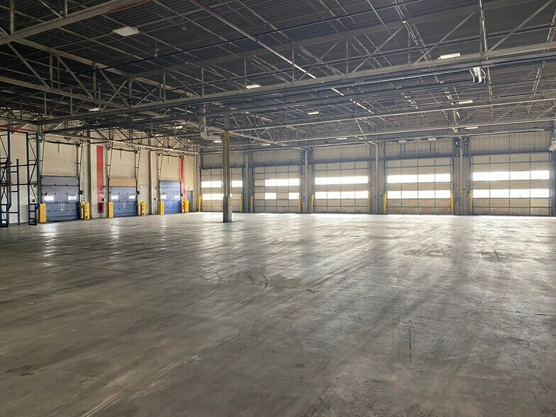 Primary Photo Of 5500 N Lovers Lane Rd, Milwaukee Distribution For Lease