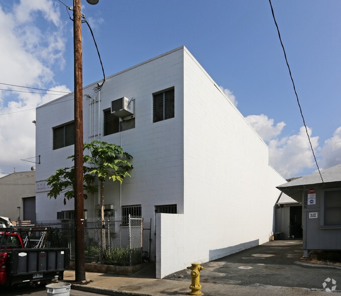 More Photos Of 2014 Homerule St, Honolulu Warehouse For Lease