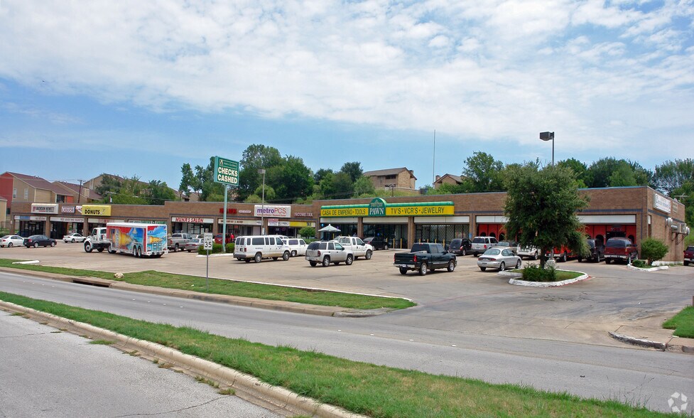 More Photos Of 1201 Woodhaven Blvd, Fort Worth Storefront For Lease