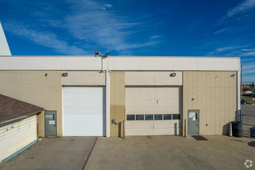 More Photos Of 1415 28 St NE, Calgary Distribution For Lease
