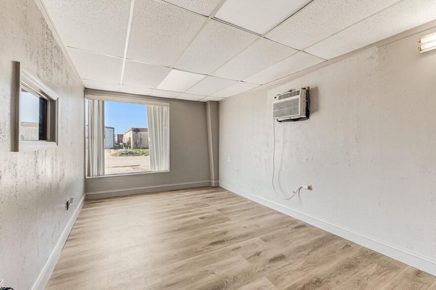More Photos Of 1911 Dana Dr, Fort Myers Warehouse For Sale