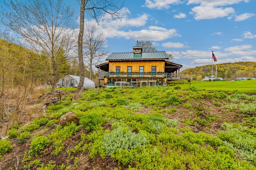 More Photos Of 49 Vermont 12, Pomfret General Retail For Sale