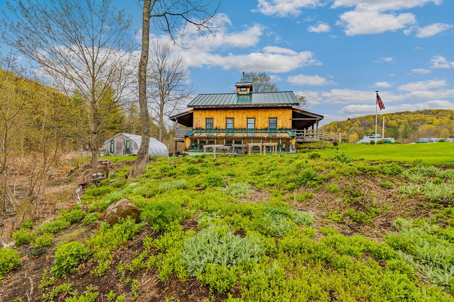 More Photos Of 49 Vermont 12, Pomfret General Retail For Sale